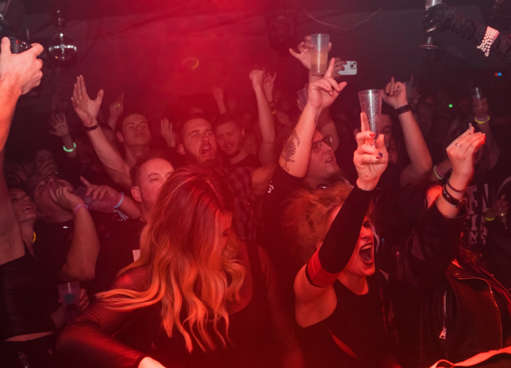 Do kraja listopada u DVA OSAM neumorno plešemo, uz dvostruko Halloween finale